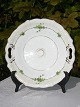 Bing & Grøndahl 
porcelæn. B&G 
håndmalet 
kagefad fra 19 
årh. Diameter 
25 cm. Fin 
stand.