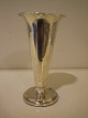 Norsk sølv vase 
- 830s - 
stemplet et 
timeglas og E = 
Elvik & Co., 
Oslo - højde: 
12,5 cm. - 
vægt: ...