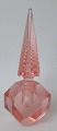 Art Deco 
parfume flacon. 
Rosa krystal. 
Slebet. Prop 
slebet med 
motiv af 
kinesisk 
pagode. ...