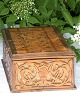 Small box in 
oak. Length 
24,5 cm. X 17 
cm. Height 10 
cm.