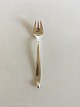 Cohr Mimosa 
Sterling Sølv 
Kagegaffel. 
Måler 14,5 cm