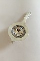 Hans Hansen 
Arvesølv 8 
Sterling Silver 
Tea Strainer. 
Weighs 68 g / 
2.35 oz. 
Measures 15 cm 
long ...