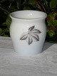 Løvfald Bing & 
Grøndahl 
porcelæn. B&G 
Løvfald lille 
vase nr. 183a. 
Højde 6 cm. 2. 
Sortering fin 
...