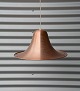 Pantop Kobber 
loftslampe med 
hvid malet 
underside. 
Brugsspor. 
Design Verner 
Panton
H. 22 cm. Ø. 
...