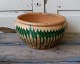 1800tals 
kohorns bemalet 
lertøjs potte 
med øre.
Højde 15cm. 
Diameter 26cm.