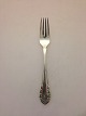 Georg Jensen 
Lily of the 
Valley 
Silver/Sterling 
Silver Dinner 
Fork No 2. 
Measures 20 cm 
/ 7 7/8 in.
