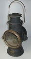 Kørelampe, ca. 
1880. Dietz. 
Tulubar Driving 
Lamp, New York, 
USA. Til 
petroleum. Jern 
blik og ...