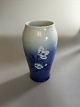 Bing & Grondahl 
Christmas Rose 
Vase No 203.
Measures 21.5 
cm H, 12 cm 
dia.