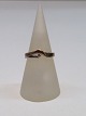 8 karat rød- og 
hvidguldsring 
med lille 
kvarts 
indfattet. 
stenstr. 2,5mm 
i diameter. 
Ringstr. 55 ...