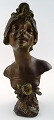 JULIEN CAUSSÉ (f. 1869, d. 1914) fransk skulptør
Art Nouveau bronzebuste af ung skønhed "Cigale".