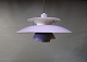 PH5 lampe 
designet af 
Poul Henningsen 
i 1958 og 
produceret af 
Louis Poulsen. 
Lampen har 
lilla ...