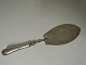 Russisk. Ivan 
Klebnikow. Sølv 
84 (875). 
Fiskespade. 
Længde 31 cm. 
