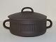 Dansk Designs 
Flamestone, 
bouillionkop 
med låg.
Designet af 
Jens Harald 
Quistgaard i 
...