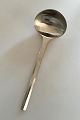 Georg Jensen 
Stainless 
'Prisme, Mat' 
Sauceske. Måler 
18 cm