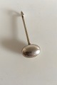 Georg Jensen 
Sterling Sølv 
Torun Vedhæng 
No 303. 
Designet af 
Vivianna Torun 
Bülow-Hübe. 
Måler 5 ...