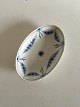 Bing & Grondahl 
Empire Oval 
Assiette No 39. 
Measures 23 cm 
x 15.5 cm / 9 
1/16 in. x 6 
7/64 in.
