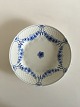 Bing og 
Grondahl Empire 
Dinner Plate 
No. 25 or 325. 
Measures 24.5 
cm / 9 41/64 
in.