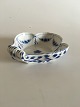 Bing and 
Grondahl Empire 
Clover-shaped 
Bowl No. 
347/42.
Measures 17 x 
17 cm (6 11/16 
in.)