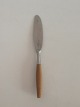 Fjord IHQ 
Quistgaard Stål 
og Teak Kniv.
Måler 21,3 cm