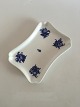Royal 
Copenhagen Blå 
Blomst Aflang 
Bakke No 8181. 
Måler 22,5 cm x 
14 cm (8 55/64 
x 5 33/64 in).
