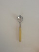 Georg Jensen 
Stainless 
'Strata, Gul' 
Dessertske. 
Måler 16,5 cm