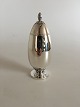 Georg Jensen 
Sterling Sølv 
Kaktus 
Strøbøsse No 
629. Måler 16 
cm. Fra 
1933-1944. 
Designet af ...