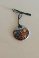 Royal 
Copenhagen Kære 
Familie 
Ornament fra 
1992.
Måler 5,7cm