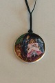 Royal 
Copenhagen Kære 
Familie 
Ornament fra 
1995.
Måler 5,7cm.