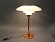 PH3½-2½, 
limited 
edition, kobber 
bordlampe.
H - 46 cm og 
Ø33.
