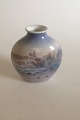 Dahl Jensen 
Porcelænsvase i 
Underglasur med 
strandmotiv No 
91/56.
Måler 13,5cm