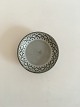 Bing & 
Grondahl/Kronjyden 
Stoneware Grey 
Cordial Plate 
No 332. 
Measures 10 cm 
/ 3 15/16 in.