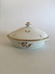 Royal 
Copenhagen Brun 
Iris Oval 
Ragout Fad med 
Låg No 9348. 
23.5 x 18 cm. 
Guldet på 
Låghåndtaget 
...