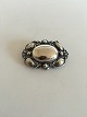 Georg Jensen 
Sterling Sølv 
Broche No 171. 
Måler  4,7 cm x 
3 cm. Vejer 
15,5 gram