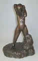 Ubekendt kunstner (19. årh.): En nøgen kvinde ordner håret. Skulptur. Bronze. Signeret: FFS. ...
