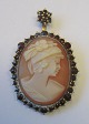 Camè vedhæng 
med kvinde i 
profil, 19. 
årh. Italien.