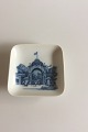 Royal 
Copenhagen 
Plaquette 
2985-9-985.
Tivoli
Measures 8,3cm 
x 8,3cm (3 1/4" 
x 3 1/4")