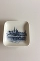 Royal 
Copenhagen 
Plaquette 
2985-11-985.
Kronborg
Measures 8,3cm 
x 8,3cm (3 1/4" 
x 3 1/4")