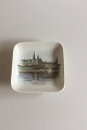 Royal 
Copenhagen 
Plaquette 985.
Kronborg
Measures 8,3cm 
x 8,3cm (3 1/4" 
x 3 1/4")
