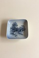 Royal 
Copenhagen 
Plaquette 
10-985.
Bridge and 
landscape 
8,3cm x 8,3cm 
(3 1/4" x 3 
1/4")