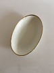 Bing & Grondahl 
Aakjaer Oval 
Cake Bowl No 
39.  Creme with 
gold border. In 
good condition. 
9 1/2"