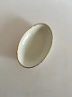Bing & Grondahl 
Aakjaer Oval 
Cake Dish No 
38. 17.5 cm. 
Creme with Gold 
Border. In good 
condition.