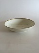 Bing & Grondahl 
Aakjaer Round 
Bowl No 44 
(medium). Creme 
with Gold 
Border. In good 
condition. 21 
cm.