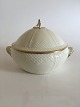 Bing & Grondahl 
Aakjaer Covered 
Dish No 5. 
Creme with Gold 
Border. In good 
condition. 6 
cups