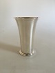 Georg Jensen 
Sterling Sølv 
Vase No 107B. 
Måler 15.6 cm 
høj.  I perfekt 
stand. Fra 
efter 1945. ...