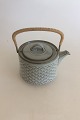 Bing & 
Grondahl/Kronjyden 
Grey Cordial 
Tea Pot No 656. 
Measures 15 x 
23 cm / 5 29/32 
x 9 1/16 in).