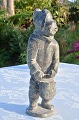 Grønlandsk kunst. Fedtstens figur, mand med spand, Højde 17,6 cm. Signeret JA 90.  Fin stand.