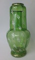 Bømisk karaffel 
med glas, 19. 
årh. Grønt 
glas. Hånd 
dekoreret med 
størblomster i 
emalje og ...