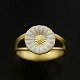 Bernhard Hertz. 
Marguerit / 
Daisy Ring i 
forgyldt 
Sterling Sølv 
med hvid 
emalje.
Stemplet BH & 
...