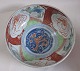 Stor japansk 
Imari porcelæns 
skål, 19. årh. 
Med stor 
u-form, 
dekoreret med 
blomster og ...
