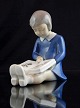 Porcelænsfigur 
'Min første 
bog' (nr. 2247) 
fra Bing og 
Grøndahl.
Figuren er 
intakt og 1. 
...